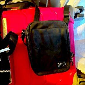 Lululemon easy access crossbody